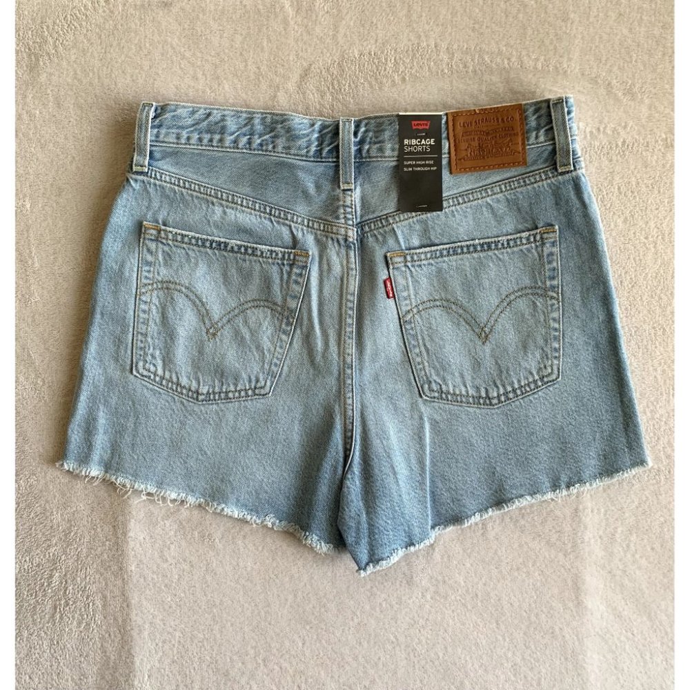 Levi's Premium "Ribcage Shorts" Light Wash NEW WITH TAG - Picture 4 of 7